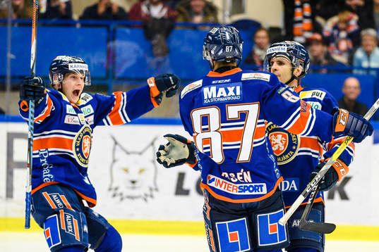 Växjös Olli Palola, Robert Rosén och Cory Murphy jublar