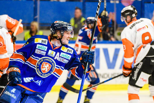 Växjös Erik Josefsson jublar