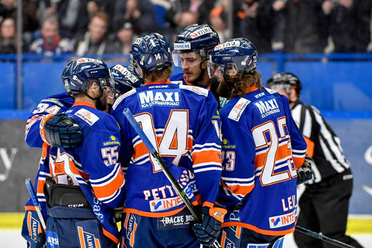 Växjös Nick Bailen jublar med lagkamrater