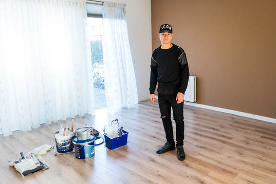 Nijmegens Jordan Larsson besöker sitt blivande hus