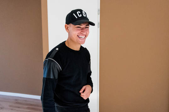 Nijmegens Jordan Larsson besöker sitt blivande hus