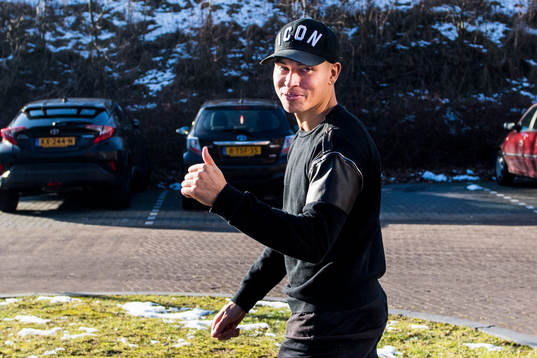 Nijmegens Jordan Larsson besöker sitt blivande hus