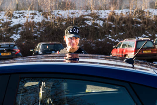 Nijmegens Jordan Larsson besöker sitt blivande hus