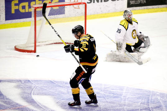 Skellefteås Henrik Hetta jublar