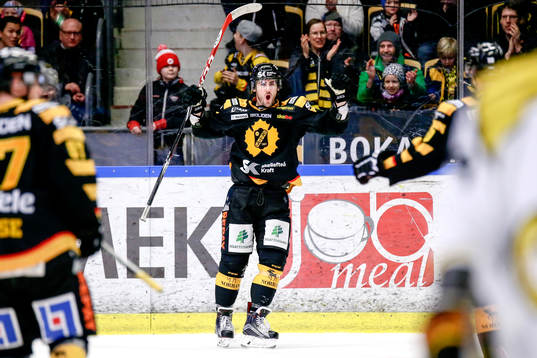 Skellefteås Bud Holloway jublar