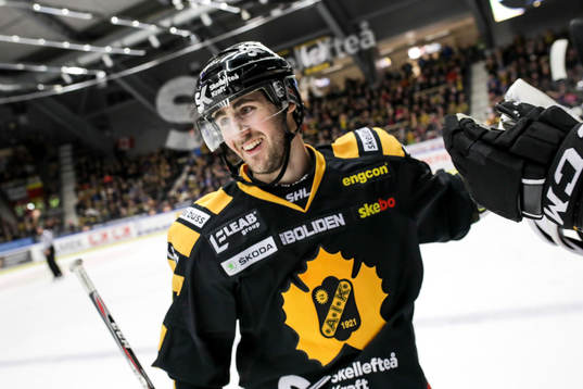 Skellefteås Bud Holloway jublar