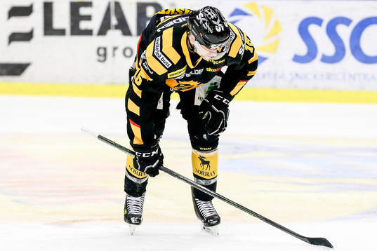 Skellefteås Kyle Cumiskey fick ont