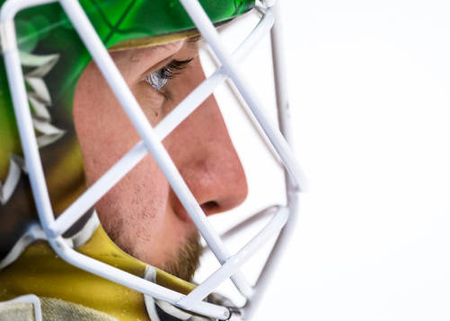 Färjestads målvakt Stefan Steen på uppvärmningen