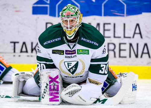 Färjestads målvakt Lars Haugen på uppvärmningen