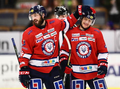 Linköpings Niklas Persson kramar om Niklas Fogström och
