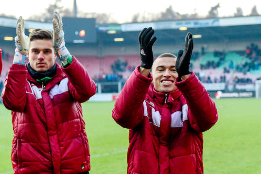 Nijmegens Jordan Larsson tackar publiken