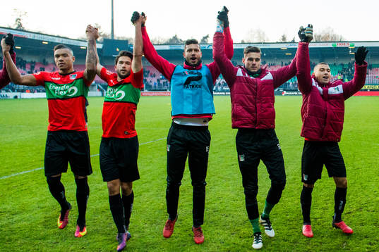 Nijmegens spelare med Jordan Larsson till höger jublar
