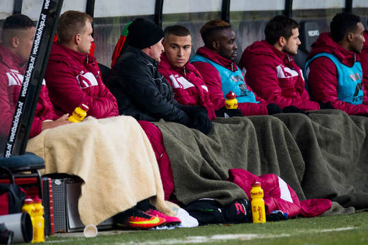 Nijmegens Jordan Larsson på bänken