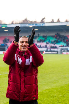 Nijmegens Jordan Larsson tackar publiken