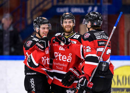 Piteås Marcus Sandström (v) jublar