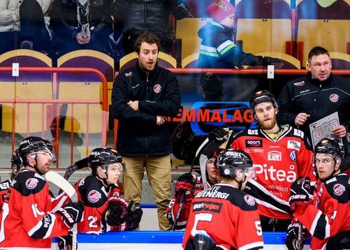 Piteås Sportchef Jonatan Glader agerar tränare då