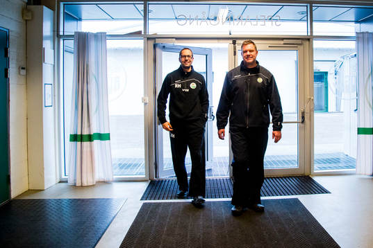 Rögles assisterande tränare Roger Hansson och