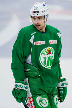 Rögles Ludvig Rensfeldtunder en ishockeyträning med Rögle