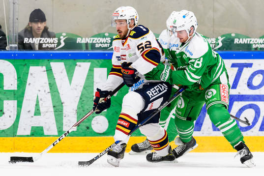 Djurgårdens Mikael Ahlén och Rögles Cade Fairchild i