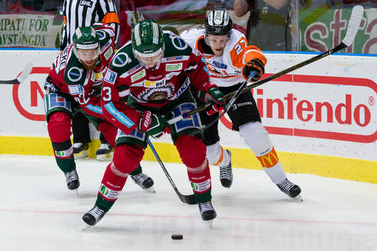 Frölundas Carl Grundström och Robin Figren mot