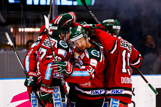 Frölundas spelare jublar