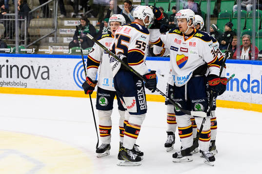 Djurgårdens spelare jublar feer 0-2 av Matt Anderson