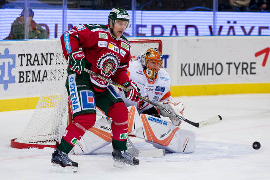 Frölundas Sean Bergenheim oroar framför Karlskronas