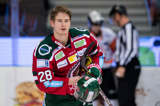 Frölundas Johan Sundström med hjälmen av