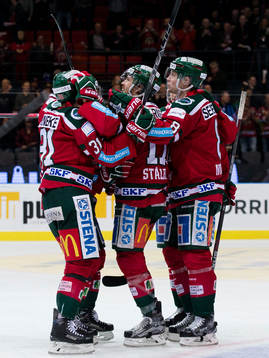 Frölundas Sebastian Stålberg jublar och omfamnas