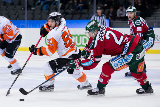 Frölundas Christoffer Ehn tar pucken från Karlskronas