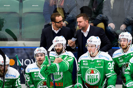 Rögles assisterande tränare Roger Hansson och