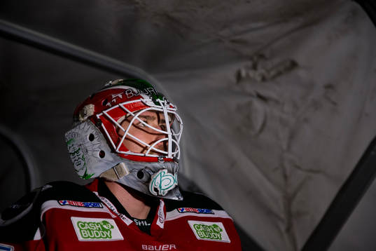 Frölundas målvakt Dan Bakala innan ishockeymatchen i SHL