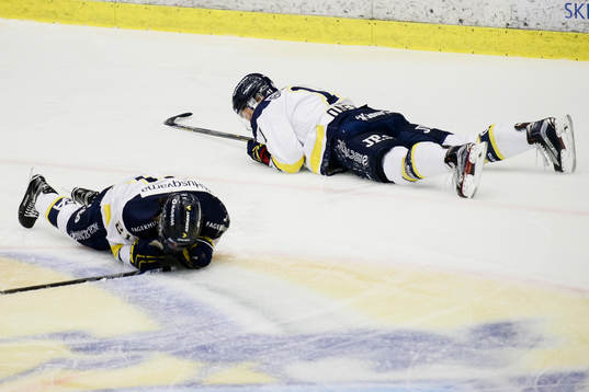 s Simon Önerud och Mattias Tedenby har ont