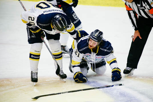 s Mattias Tedenby har ont