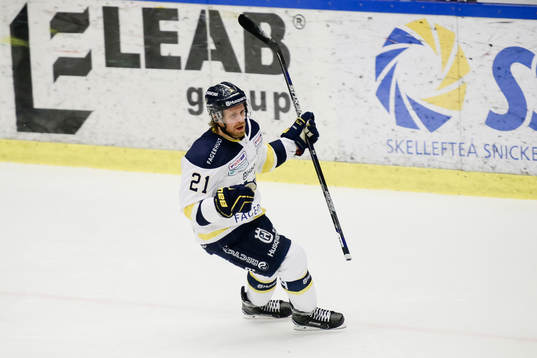 s Mattias Tedenby jublar