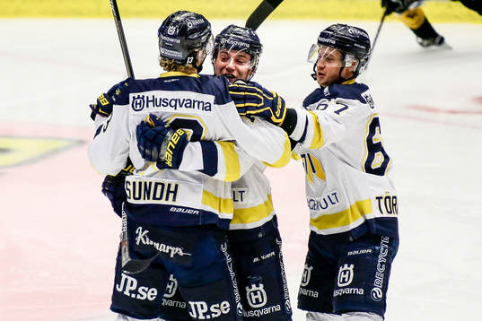 Hv71 Oscar Sundh och Lias Andersson  jublar