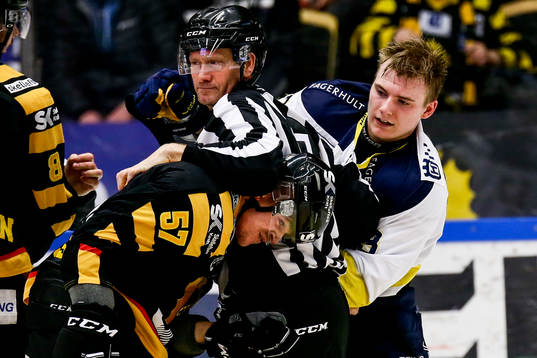 Hv71 Lias Andersson  och Emil Djuse