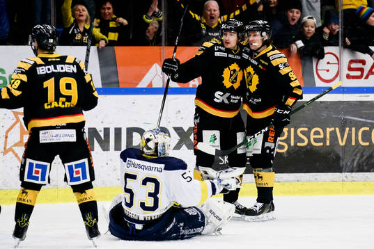 Skellefteås Adam Pettersson , Jesper Olofsson , och Andrew