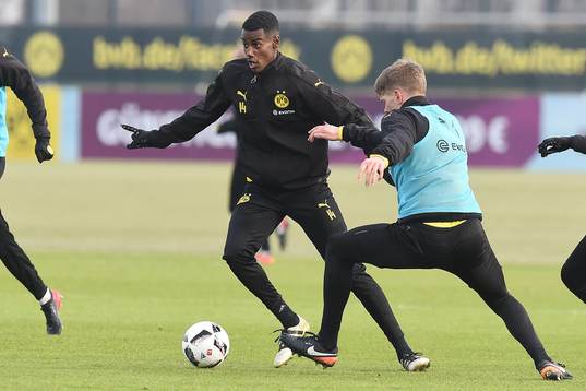 Fuﬂball 1. Bundesliga Training Borussia Dortmund am