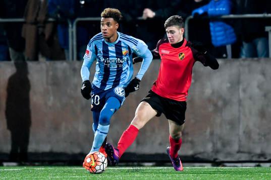 Djurgårdens Joseph Ceesay och Vasalunds Kevin Jenee
