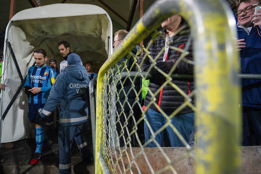 Djurgårdens Kevin Walker påväg in på plan