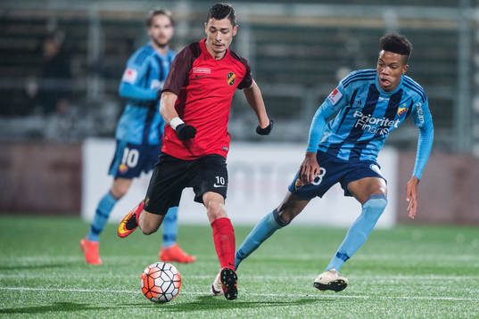 Vasalunds David Zlotnik och Djurgårdens Junior Zindoga