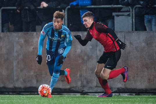 Djurgårdens Joseph Ceesay och Vasalunds Kevin Jenee