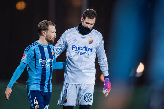 Djurgårdens Jacob Une Larsson och målvakt Andreas Isaksson