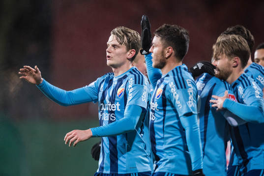 Djurgårdens Tim Björkström och Marcus Hansson jublar