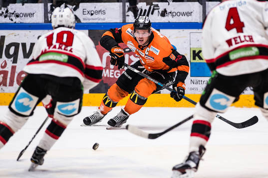 Malmö Redhawks Robin Alvarez , Noah Welch  och Karlskronas