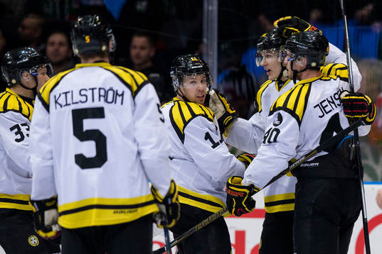 Brynäs Jesper Jensen jublar och omfamnas