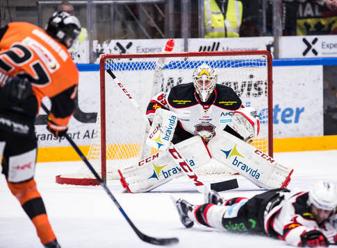 Karlskronas Henrik Nilsson  målchans på Malmö Redhawks