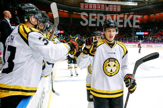 Brynäs Oskar Lindblom jublar