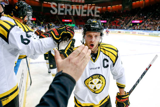 Brynäs Jacob Blomqvist jublar